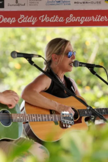 Island Hopper performer